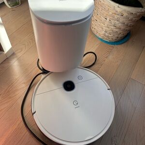 White Robot Vacuum Cleaner